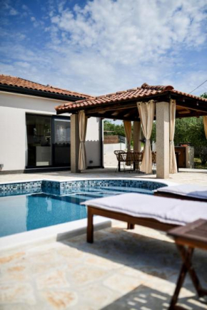 Wonderful Holiday House Bruno with heated pool